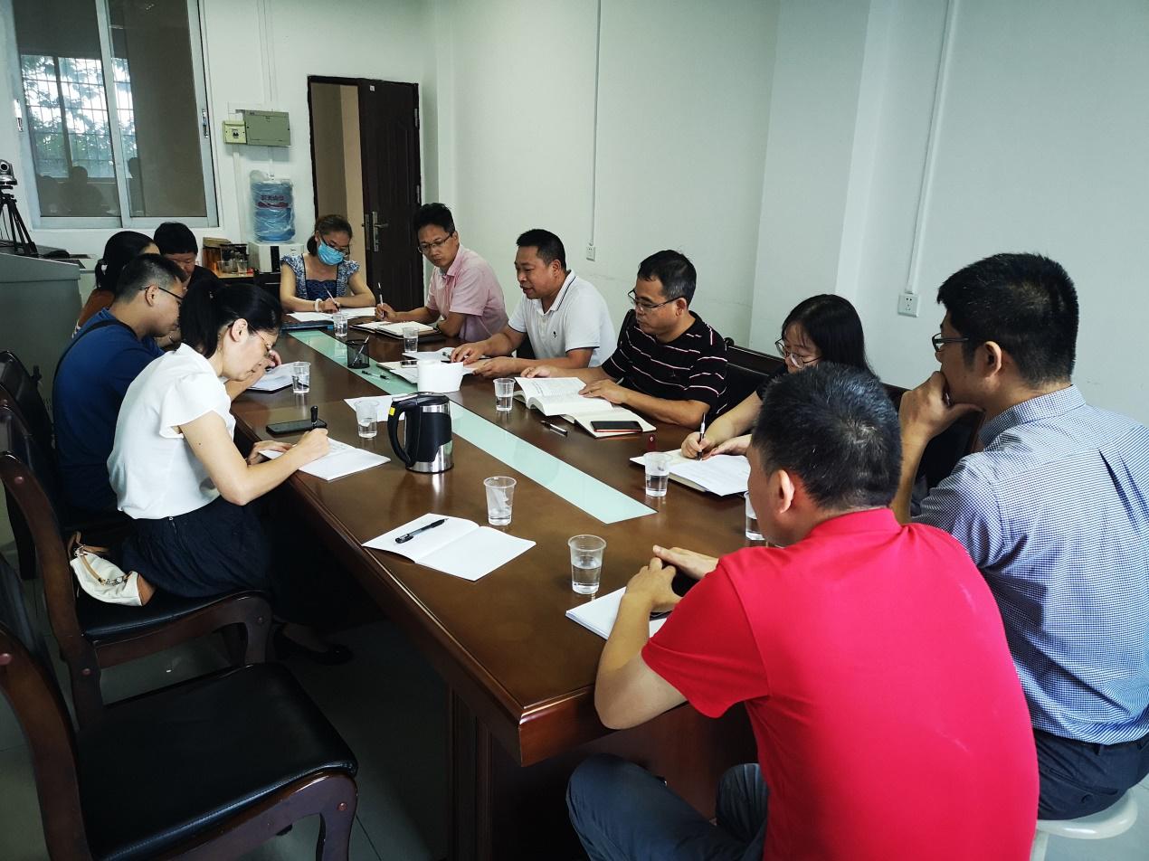 化学化工学院召开九月份理论中心组学习会议