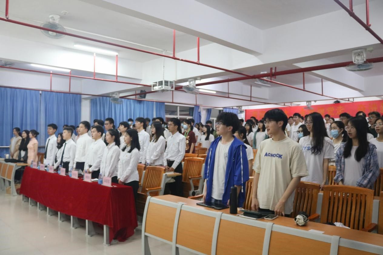 永远跟党走，奋进新征程