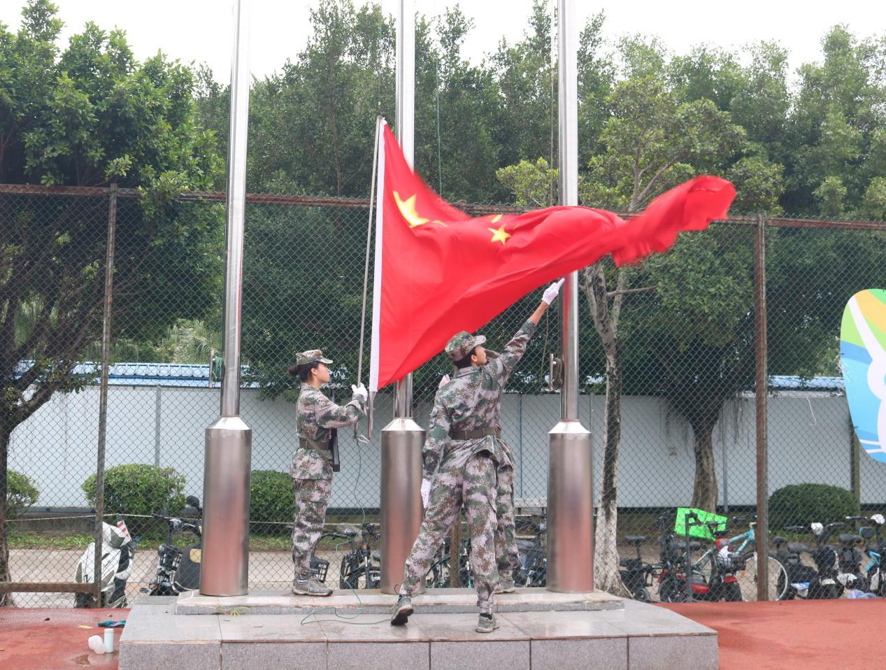 加强国防教育 共筑安全之基 ——化学化工学院举行升旗仪式