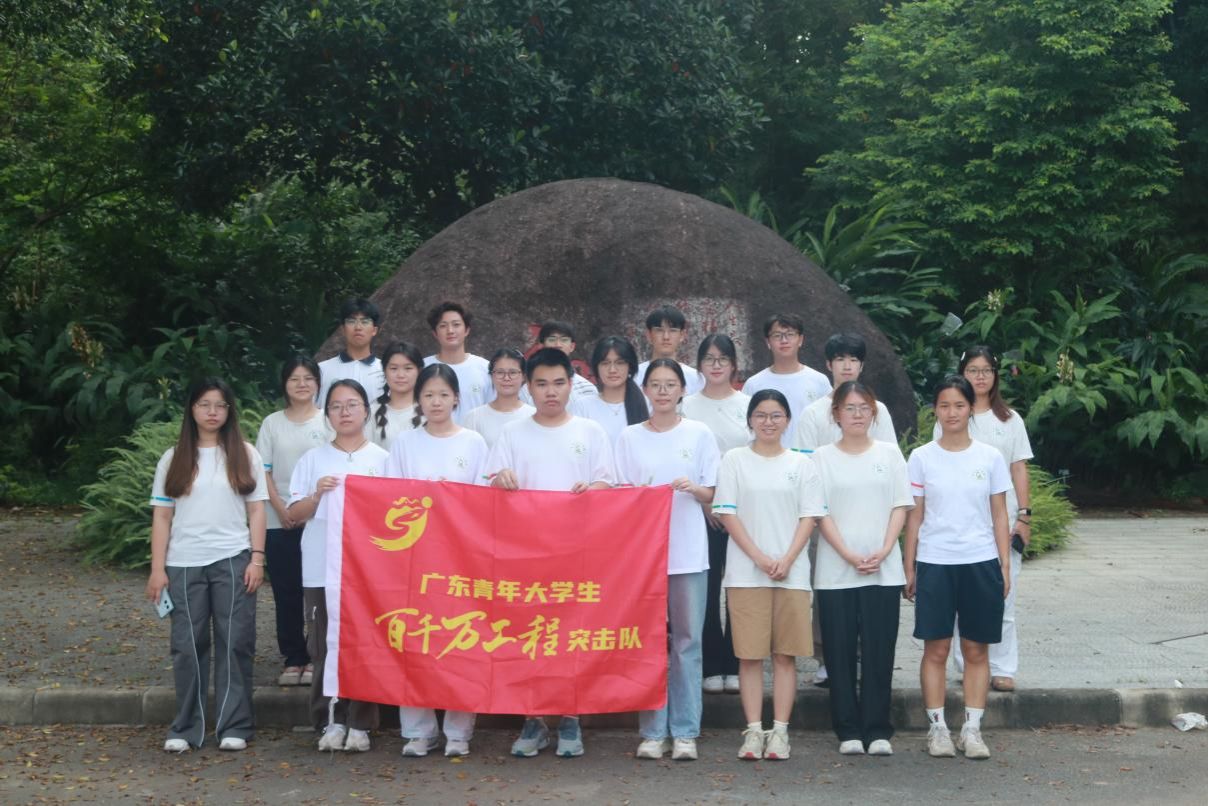 化学化工学院“幸福号”服务团召开见面会