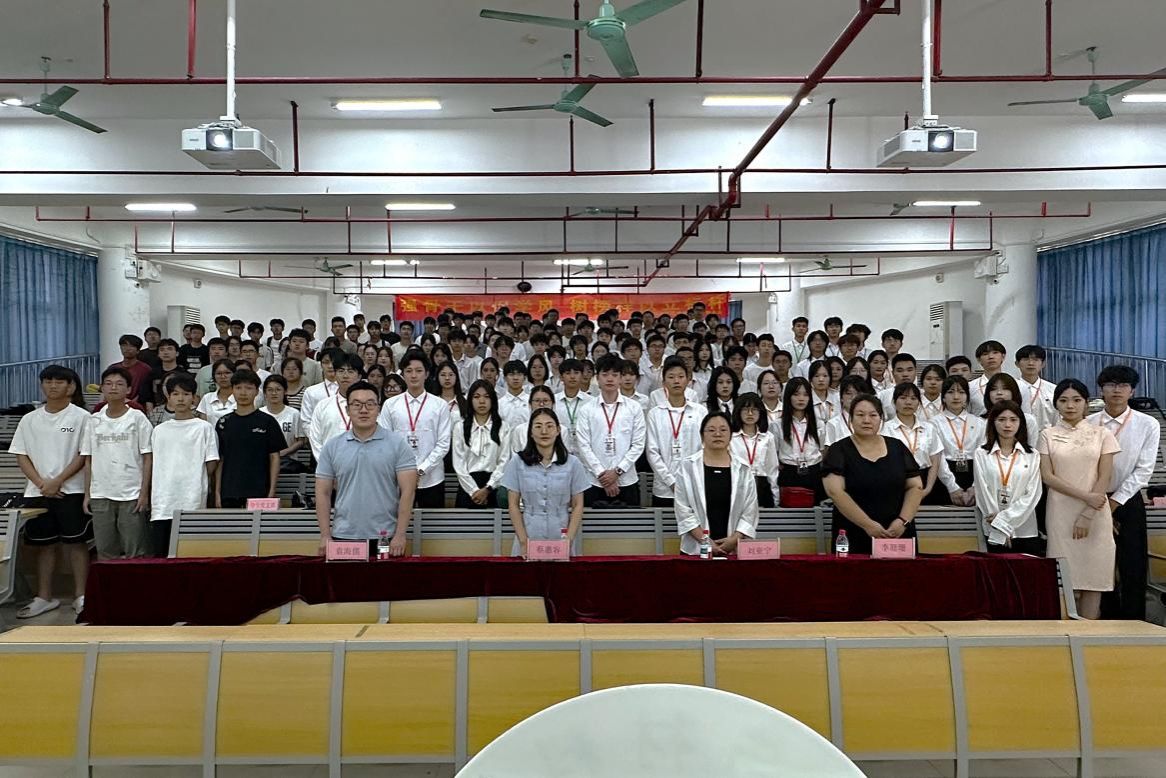 开云kaiyun登录入口召开2025年学风建设表彰暨受聘大会